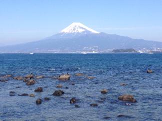 海越しの富士山